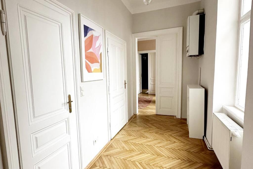 Ruhige & Grosse Altbauwohnung 7Min Zum Zentrum Viena Exterior foto